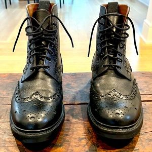 Grenson black wing tip boots. Size 8.5 UK